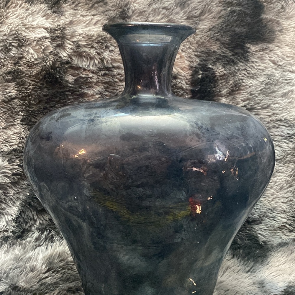 Heavy Heart Shaped Vase - Picture 13 of 16